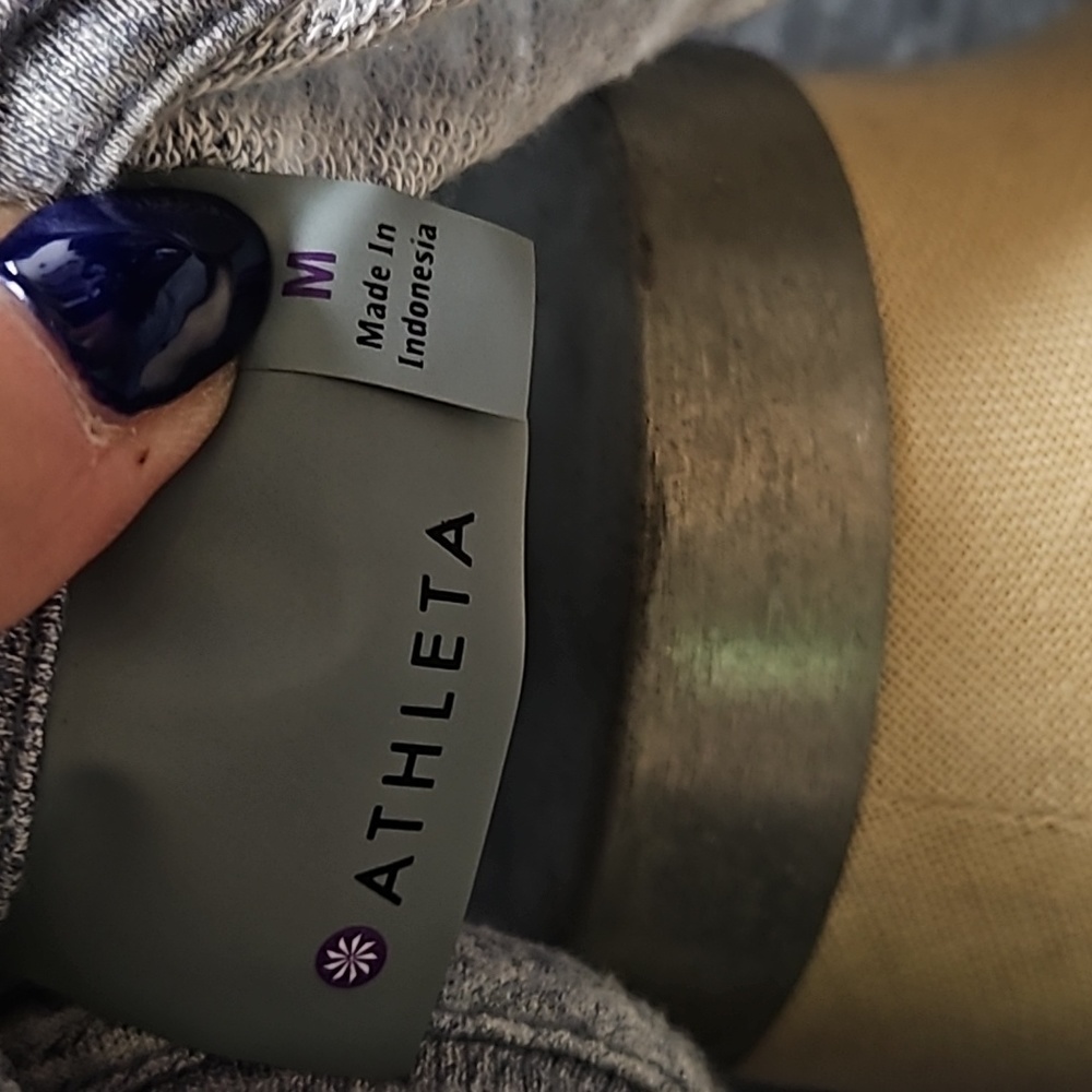 ATHLETA long sleeve - Picture 3 of 3